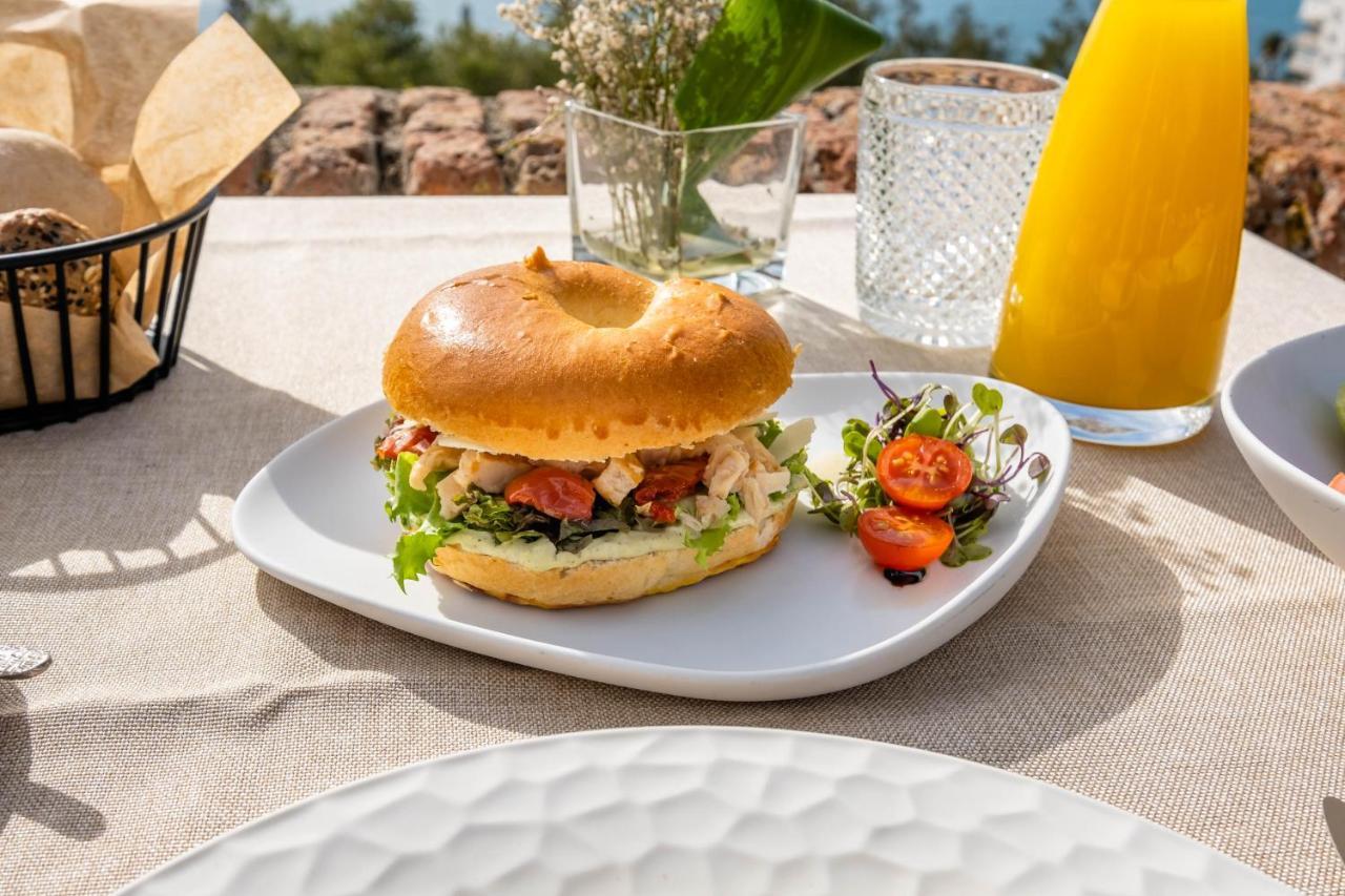 Soho Boutique Castillo De Santa Catalina - Adults Recommended มาลากา ภายนอก รูปภาพ A chicken caesar salad bagel