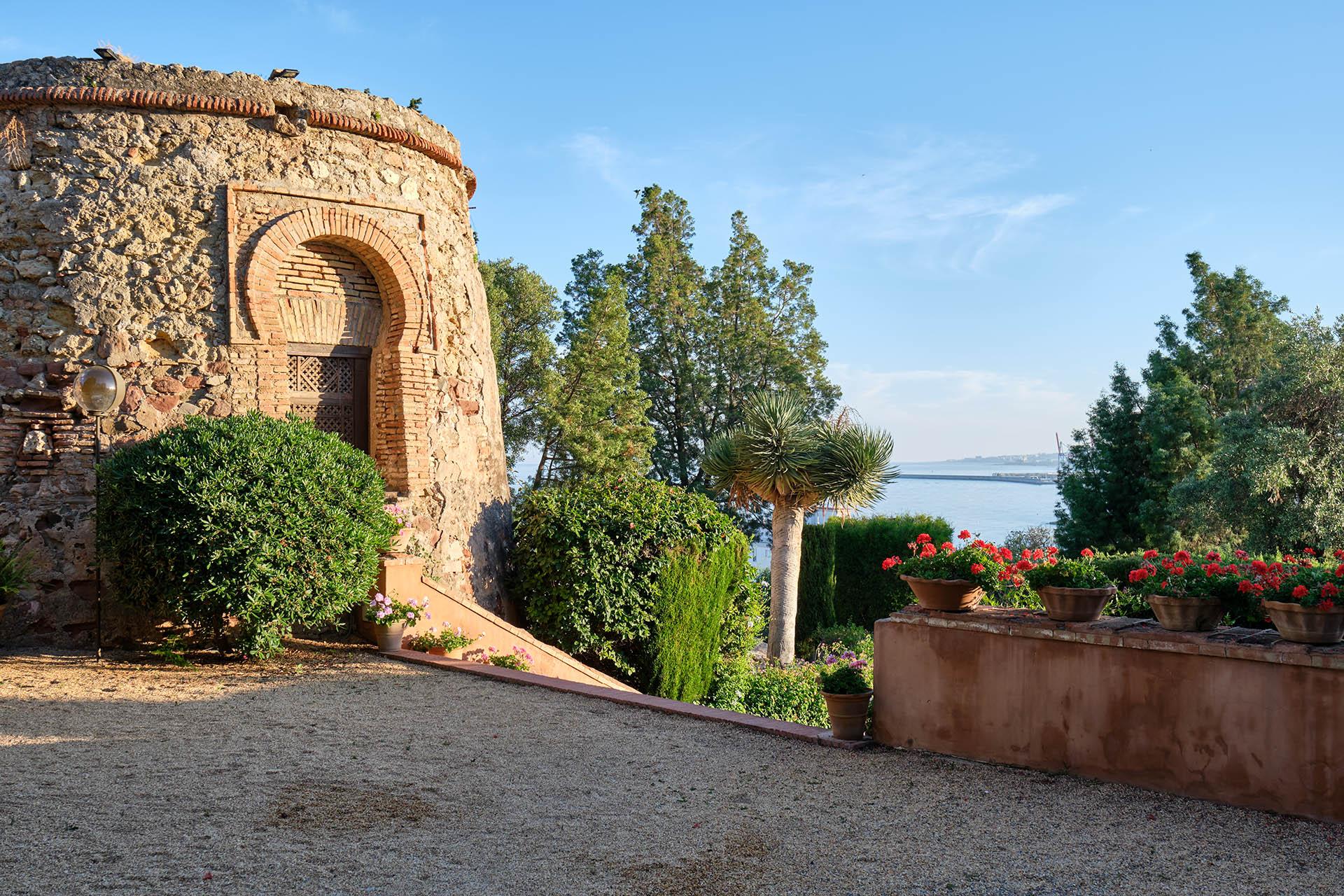 Soho Boutique Castillo De Santa Catalina - Adults Recommended มาลากา ภายนอก รูปภาพ The entrance to the castle