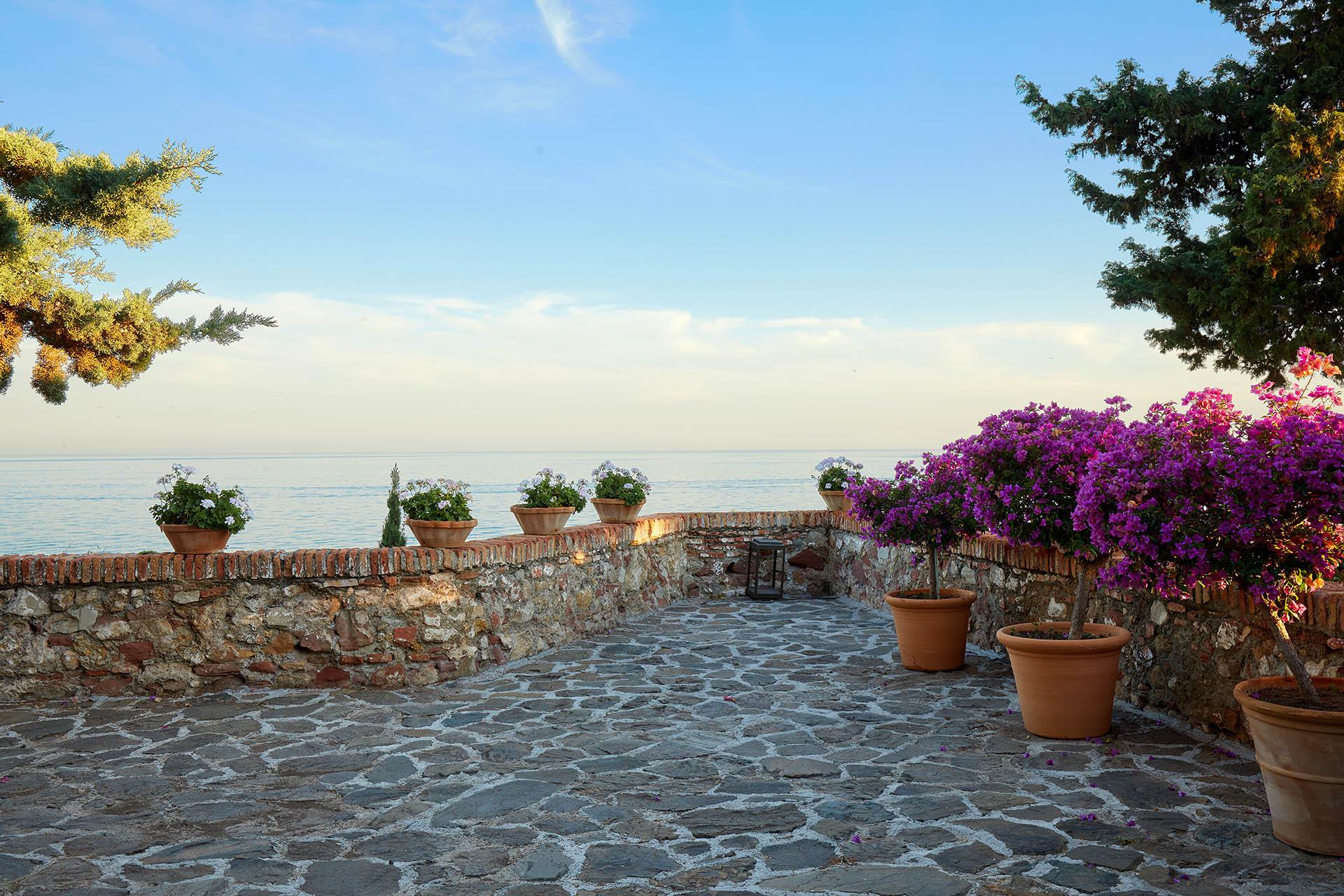 Soho Boutique Castillo De Santa Catalina - Adults Recommended มาลากา ภายนอก รูปภาพ View of the sea from the monastery