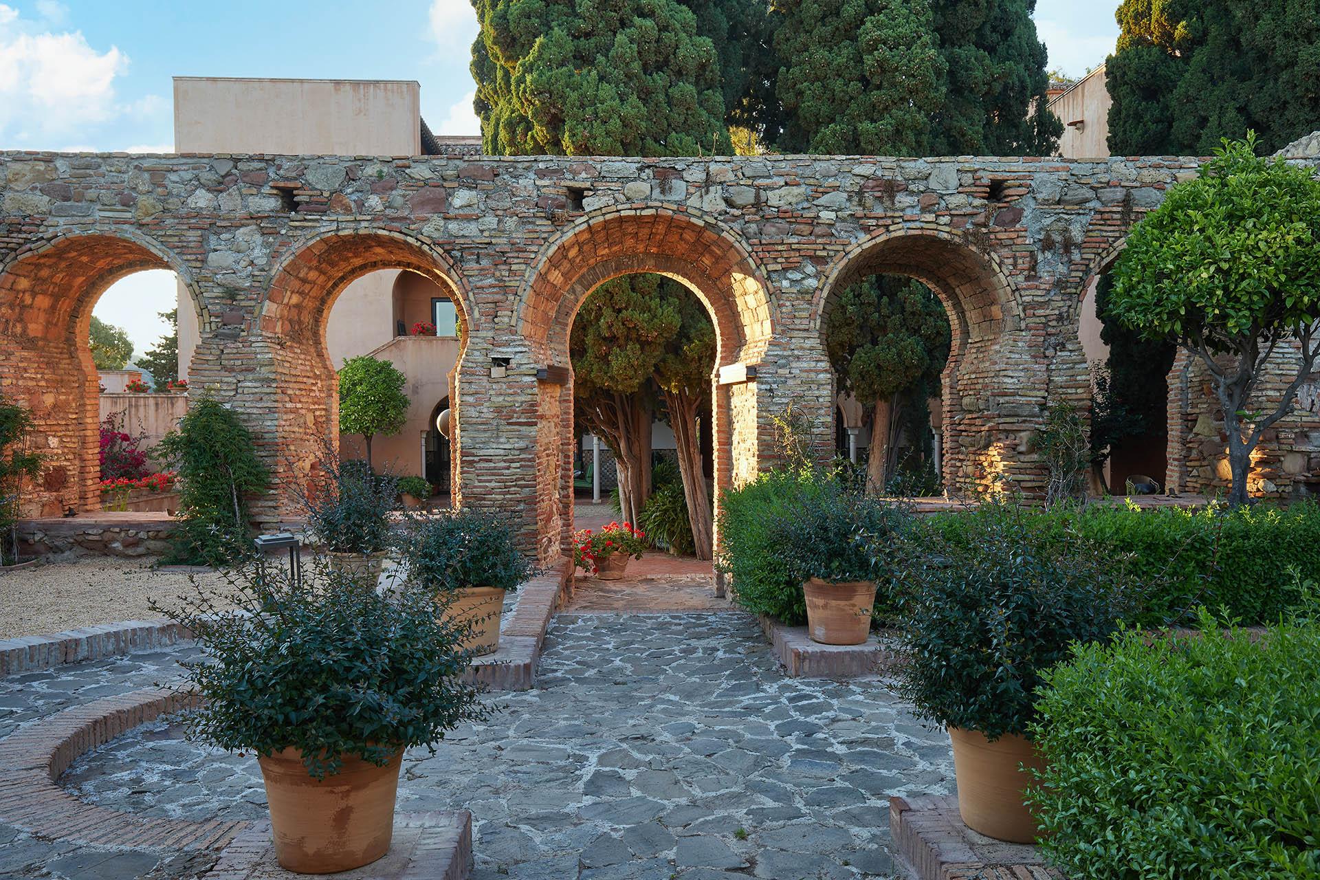 Soho Boutique Castillo De Santa Catalina - Adults Recommended มาลากา ภายนอก รูปภาพ The Roman aqueduct of Ansignan