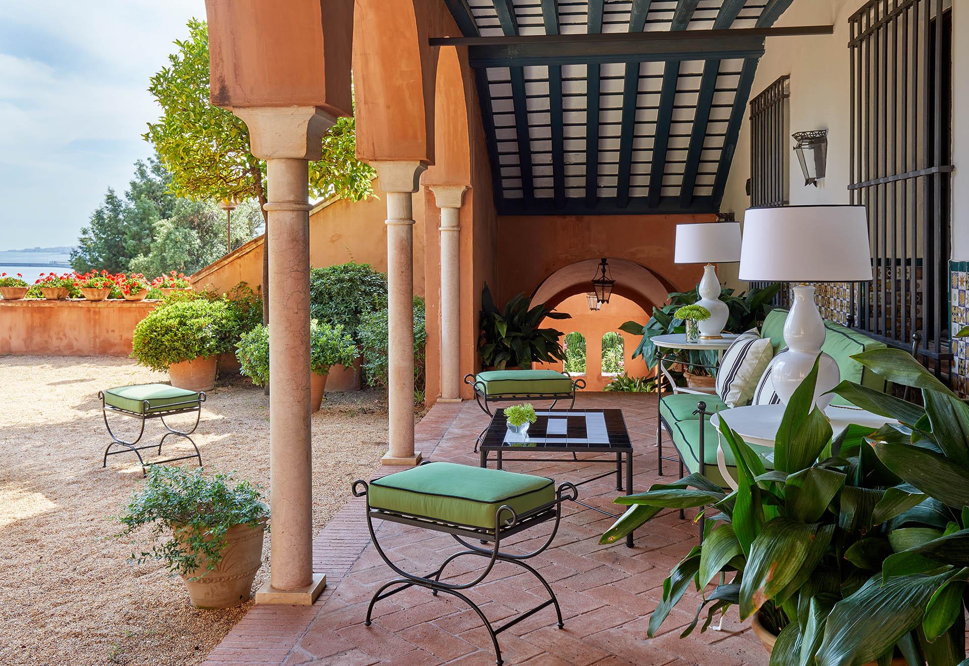 Soho Boutique Castillo De Santa Catalina - Adults Recommended มาลากา ภายนอก รูปภาพ The patio at the Royal Palm Hotel