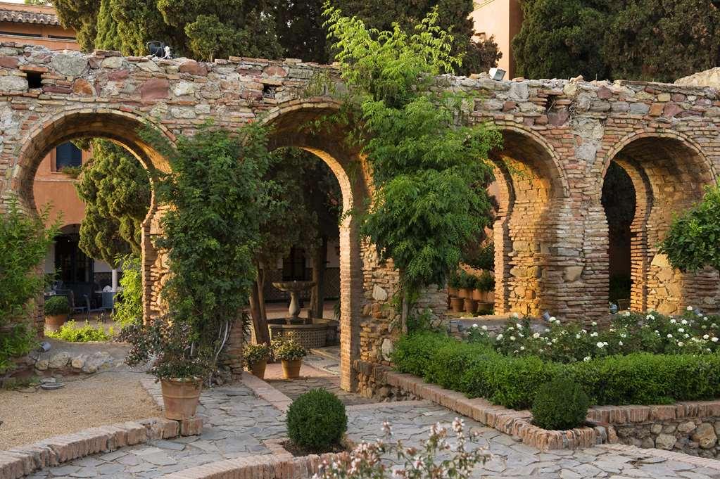 Soho Boutique Castillo De Santa Catalina - Adults Recommended มาลากา ภายนอก รูปภาพ The Roman arches of the Cloister of the Kings
